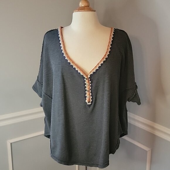 WE THE FREE Gray Waffle Short Sleeve Crochet V-Neck Oversized Boho Top Sz S - Picture 1 of 8